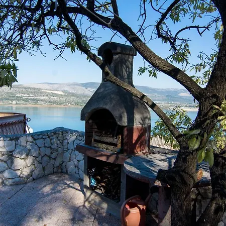 Holidays Apartments Slanada With Terrace And Sea View, Near The Beach & Town Trogir, Free Parking, Quiet Place On Peninsula Ciovo Exterior foto