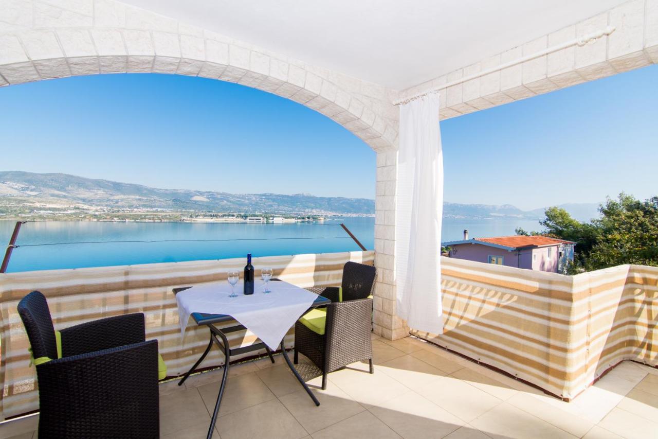 Apartment Holidays Slanada With Terrace And Sea View, Near The & Town Trogir, Free Parking, Quiet Place On Peninsula Ciovo *