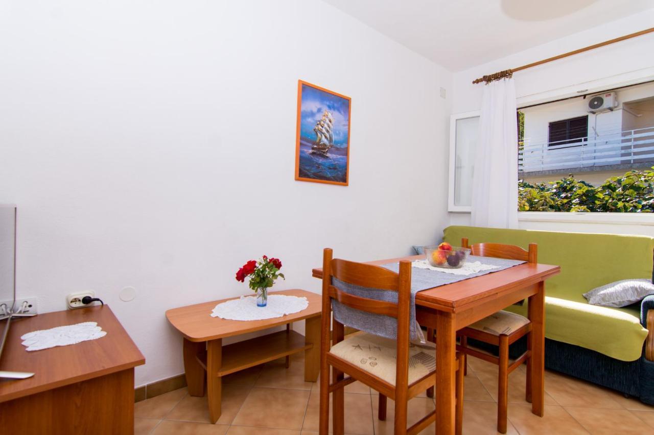 Holidays Slanada With Terrace And Sea View, Near The & Town Trogir, Free Parking, Quiet Place On Peninsula Ciovo