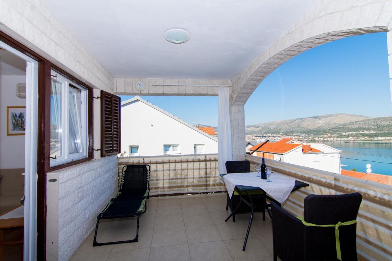 Apartment Holidays Slanada With Terrace And Sea View, Near The & Town Trogir, Free Parking, Quiet Place On Peninsula Ciovo *