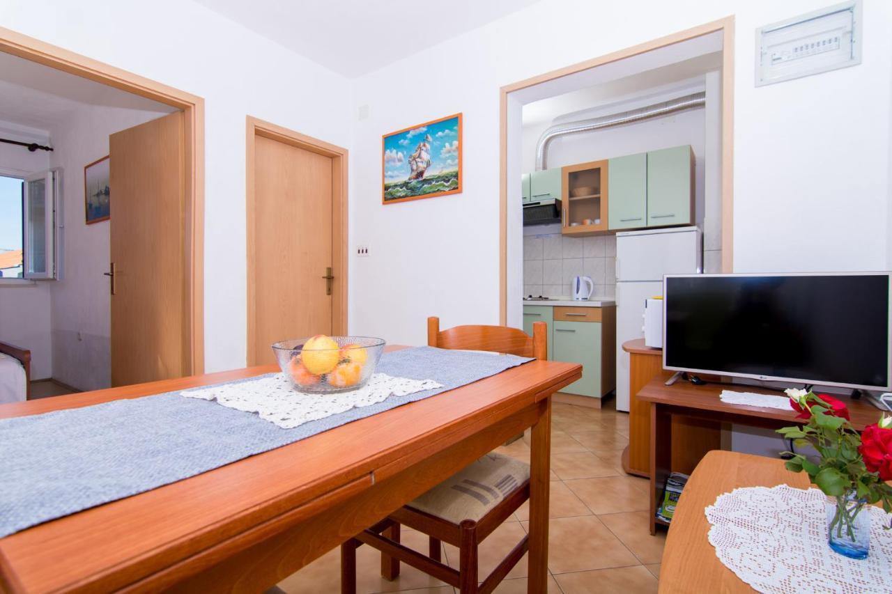 Holidays Slanada With Terrace And Sea View, Near The & Town Trogir, Free Parking, Quiet Place On Peninsula Ciovo
