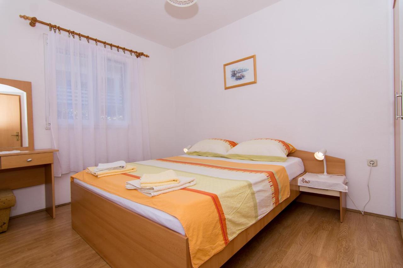 Lägenhet Holidays Slanada With Terrace And Sea View, Near The & Town Trogir, Free Parking, Quiet Place On Peninsula Ciovo