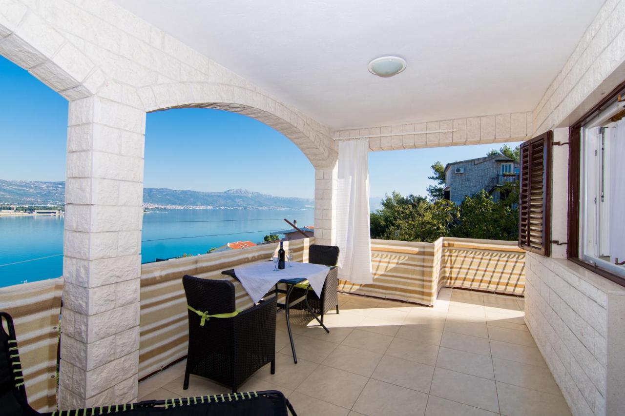 Holidays Slanada With Terrace And Sea View, Near The & Town Trogir, Free Parking, Quiet Place On Peninsula Ciovo Lägenhet Trogir